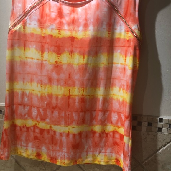 Top - Picture 2 of 2